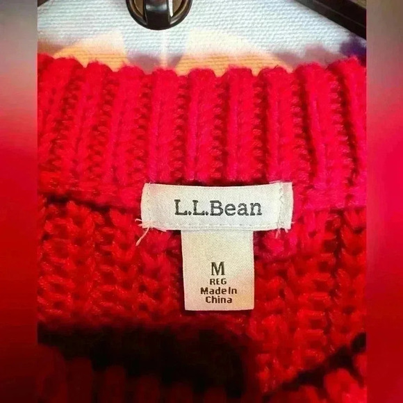 LL Bean Red chunky cable knit crew neck sweater size M button shoulder pull over - Picture 3 of 9